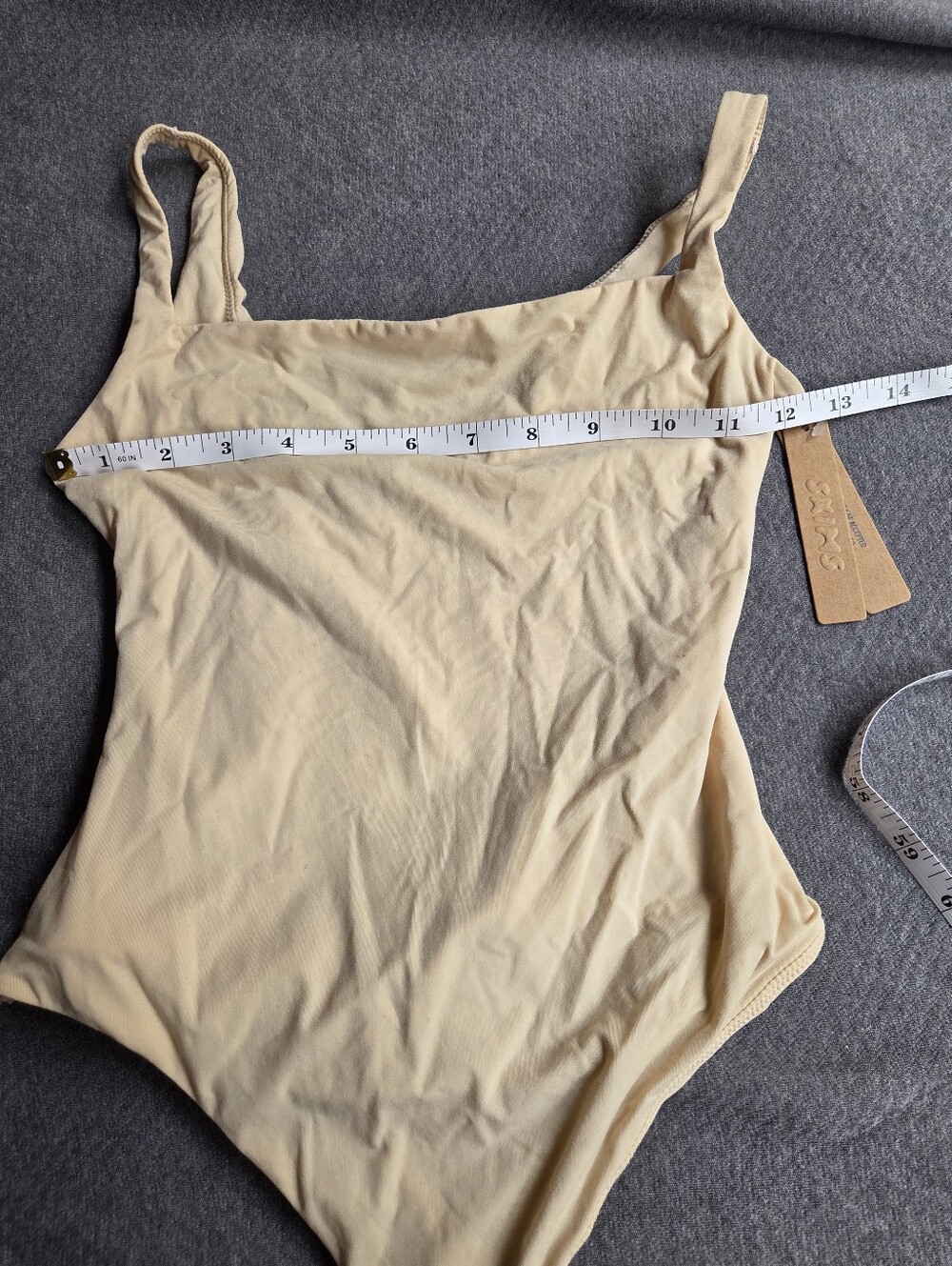 NWT! Skims Fits Everybody Square Neck Bodysuit, size small